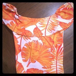 Kortni jeane ruffled all around top